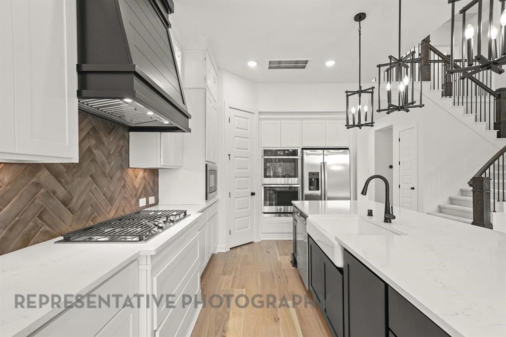 717 Bridle Path Parkway Property Photo 4