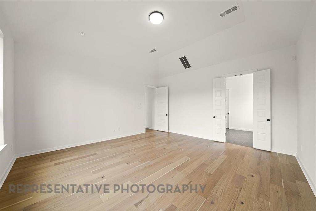 717 Bridle Path Parkway Property Photo 9