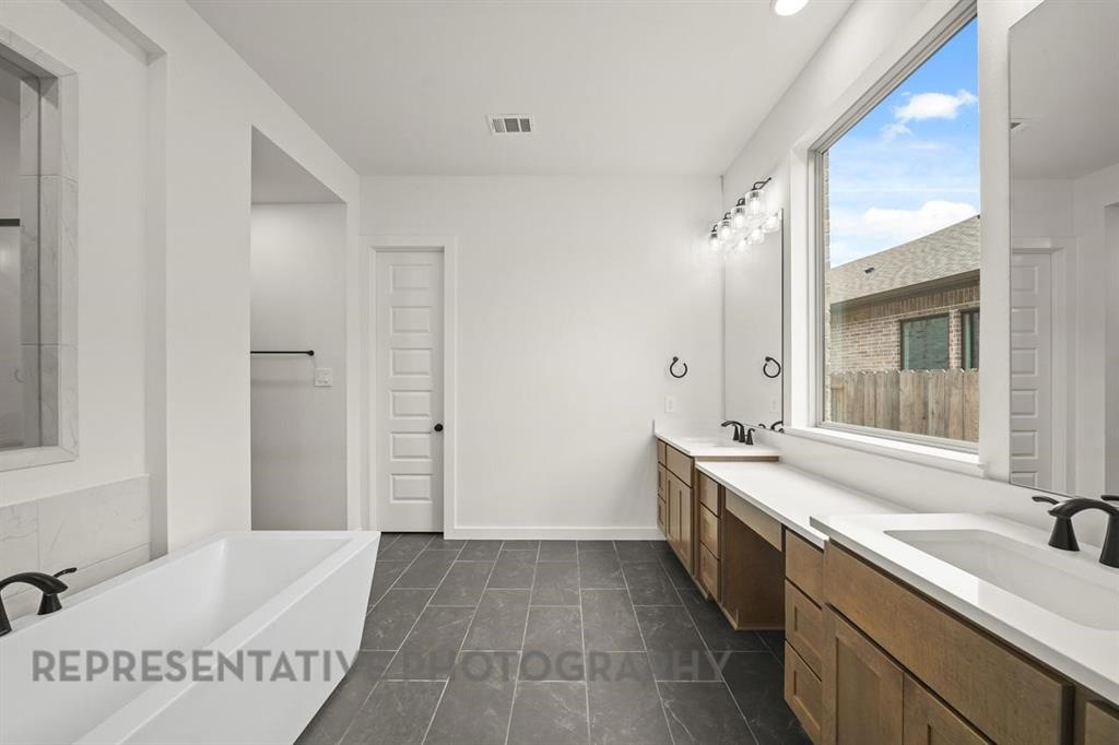 717 Bridle Path Parkway Property Photo 10