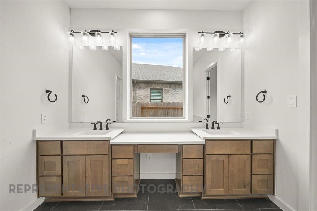 717 Bridle Path Parkway Property Photo 11