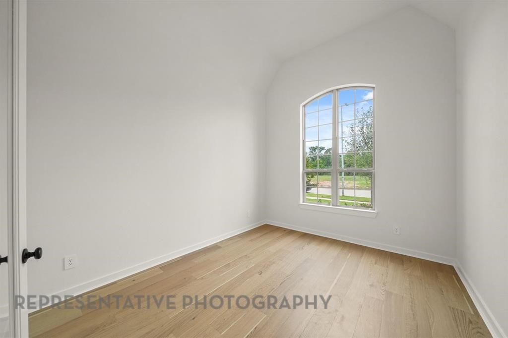 717 Bridle Path Parkway Property Photo 14