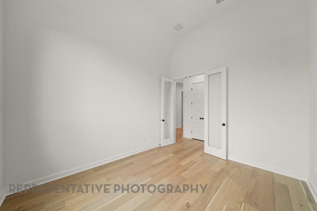 717 Bridle Path Parkway Property Photo 15