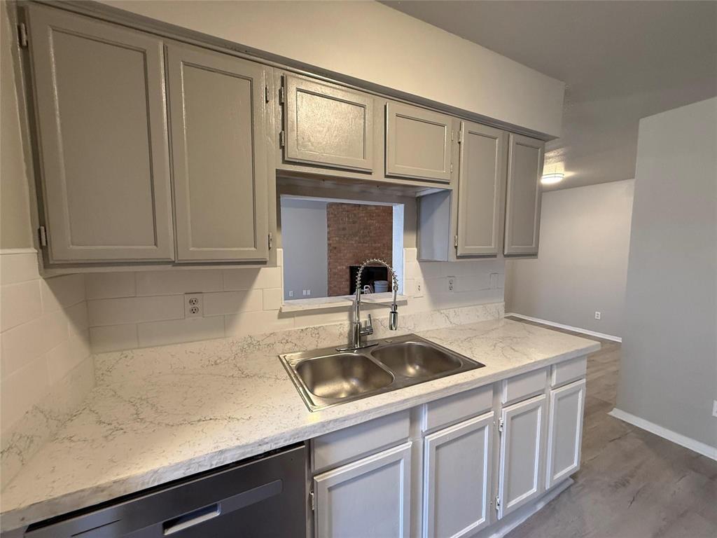 1433 N Bluegrove Road Property Photo 9