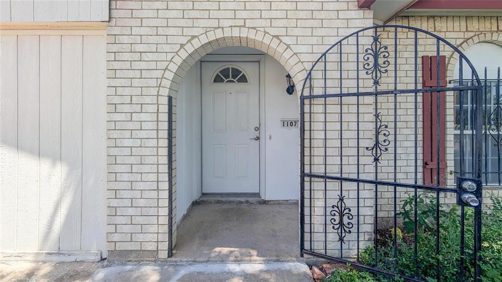 1107 Waverly Drive Property Photo 2