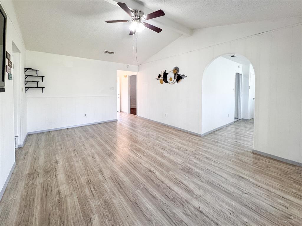 1107 Waverly Drive Property Photo 3