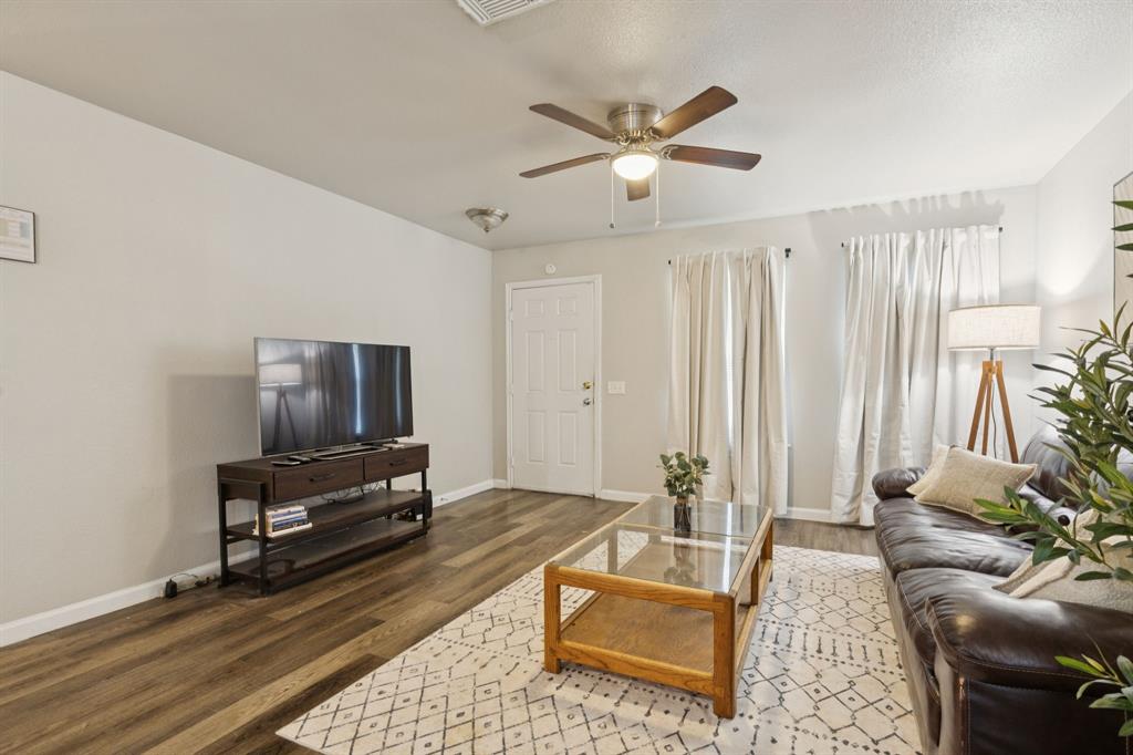 2710 Silkwood Street Property Photo 3