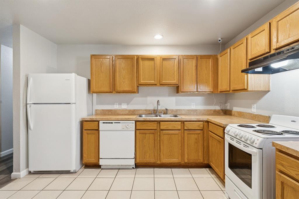 2710 Silkwood Street Property Photo 9