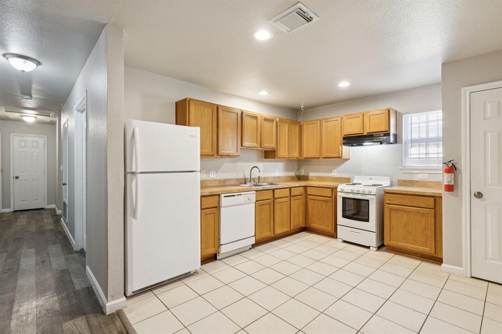2710 Silkwood Street Property Photo 11