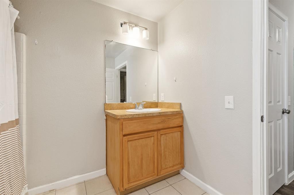2710 Silkwood Street Property Photo 14