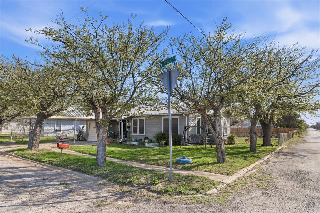 915 S Neches Street Property Photo 5