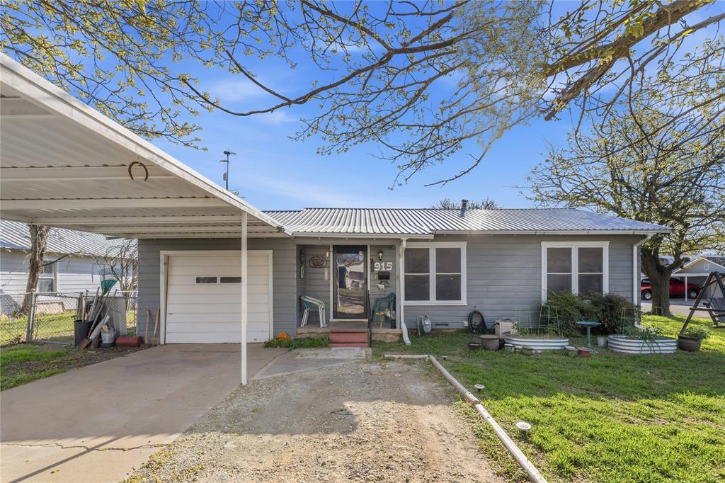 915 S Neches Street Property Photo 6