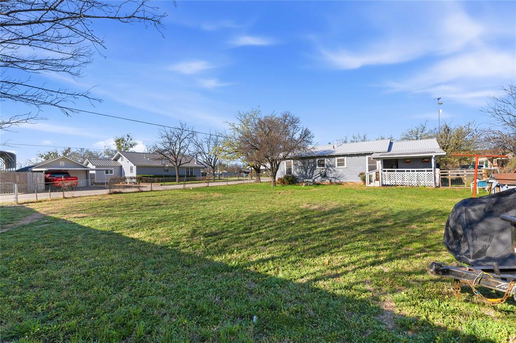 915 S Neches Street Property Photo 7