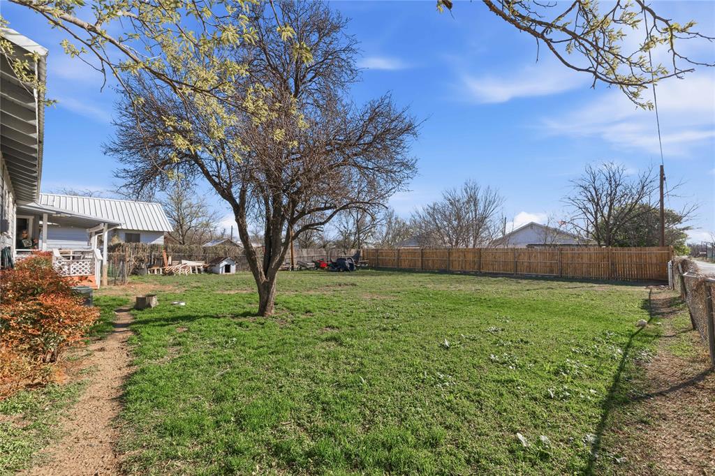 915 S Neches Street Property Photo 8