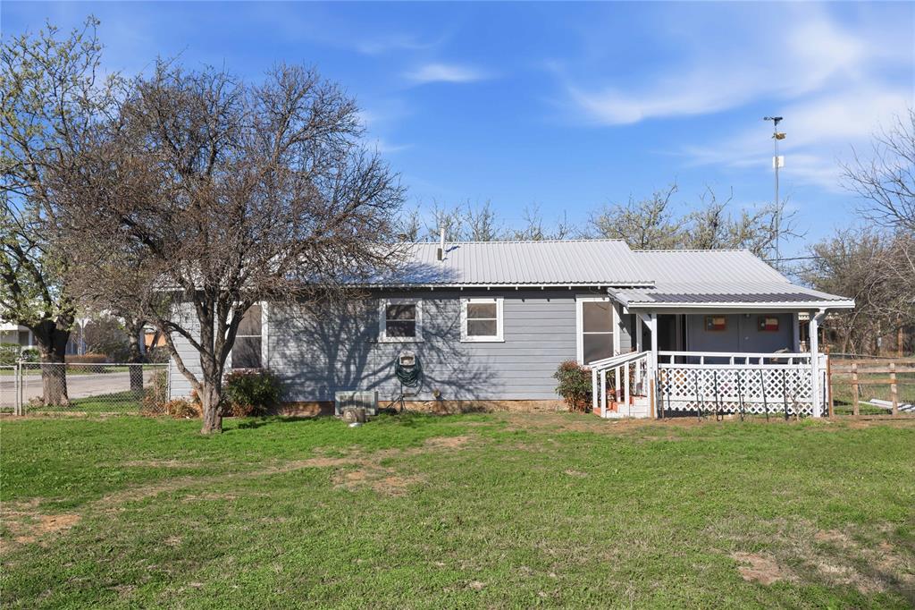 915 S Neches Street Property Photo 9