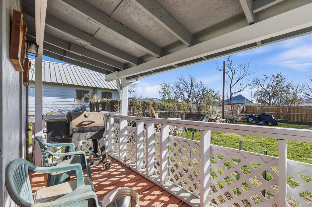 915 S Neches Street Property Photo 10