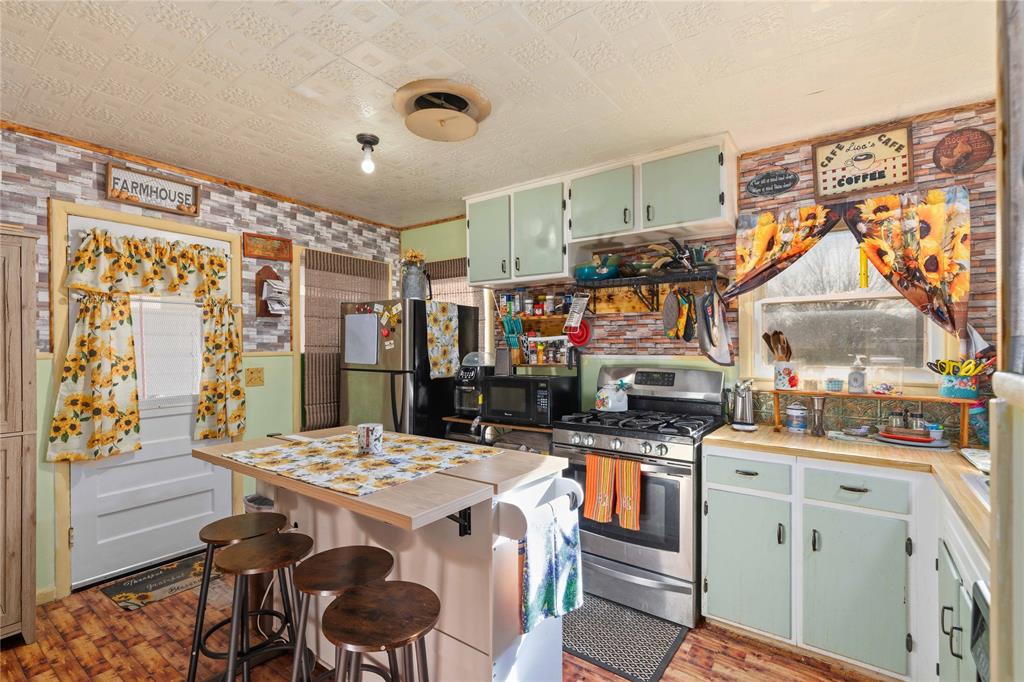915 S Neches Street Property Photo 12