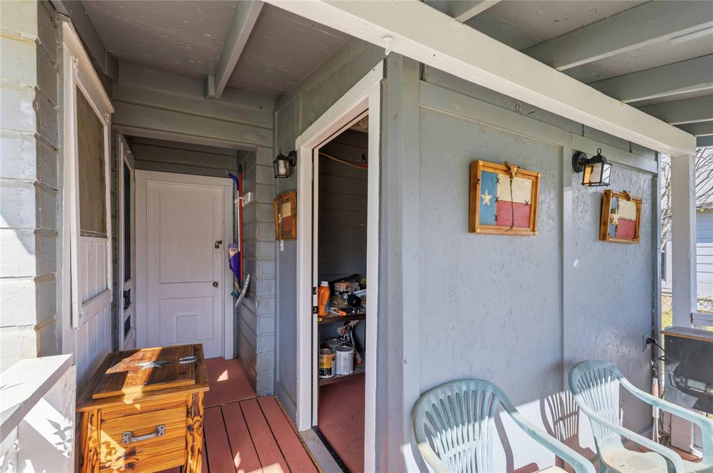 915 S Neches Street Property Photo 21