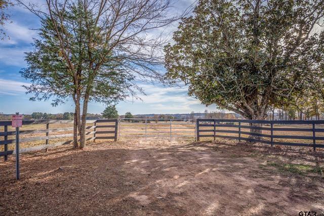 3250 Fm 22 Property Photo 1