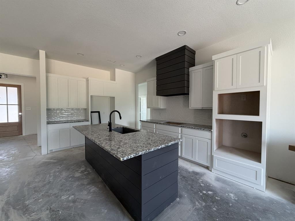 112 Loveta Lane Property Photo 4