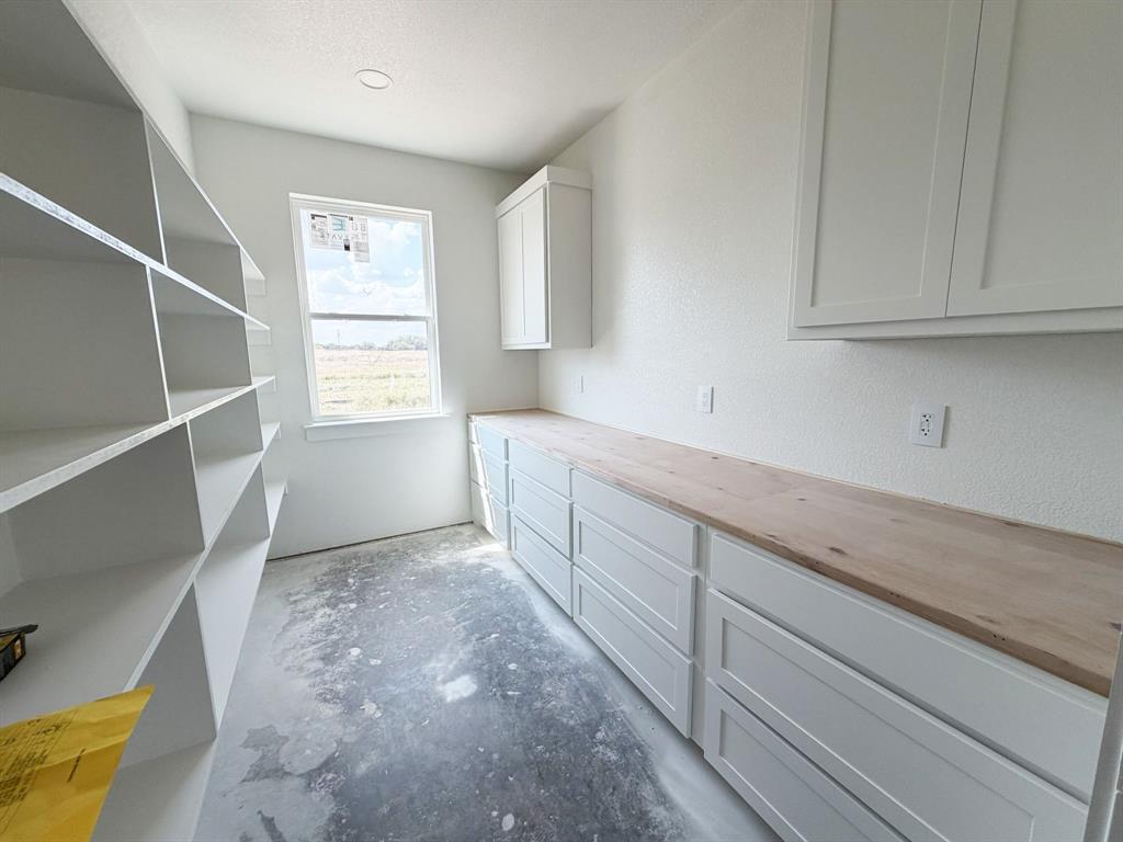 112 Loveta Lane Property Photo 6