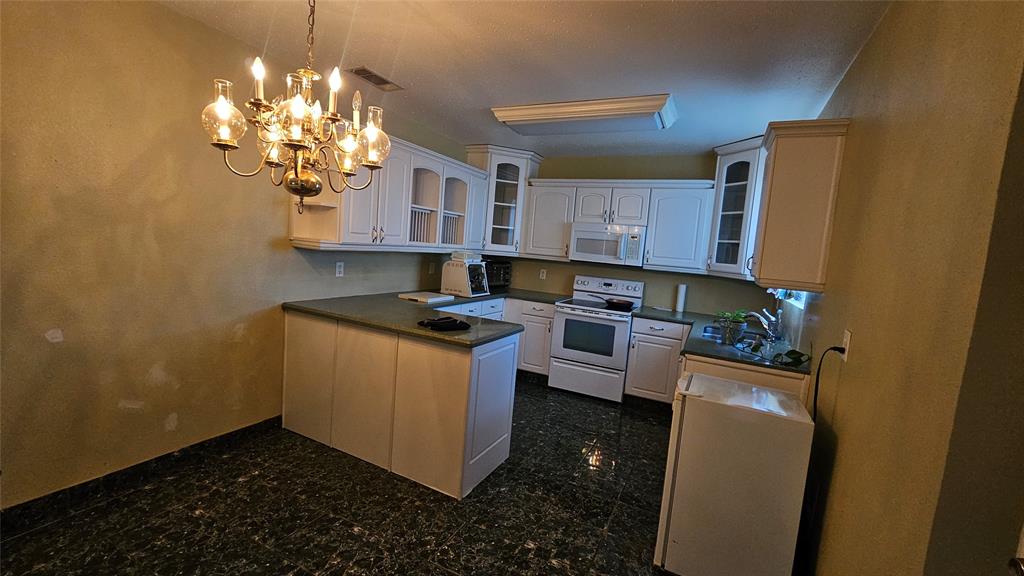 8736 Johns Road Property Photo 7