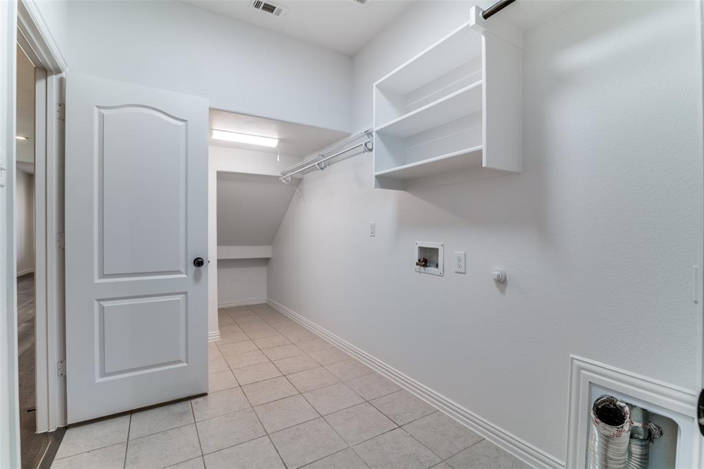 1215 Hundgate Way Property Photo 27