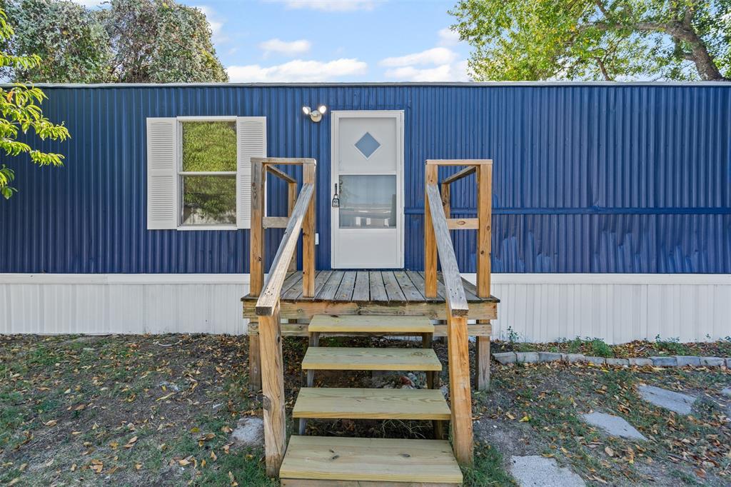 6525 Blue Water Court Property Photo 3