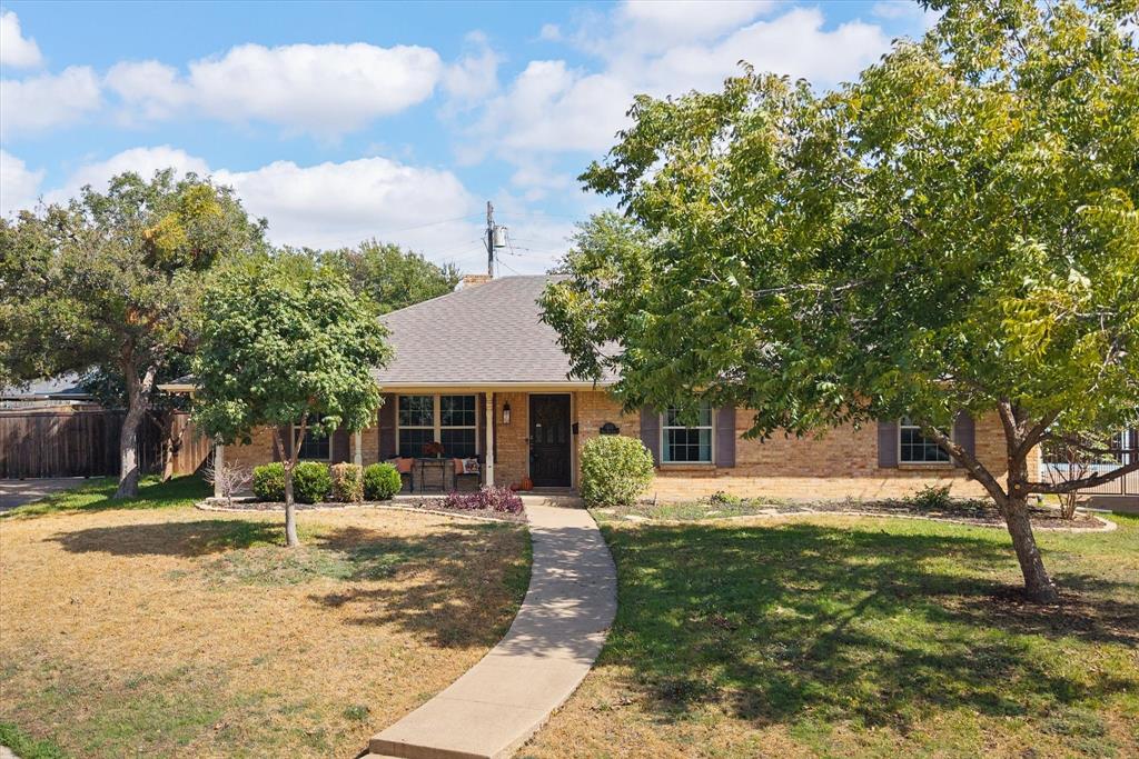 1415 Moss Rose Circle Property Photo 1