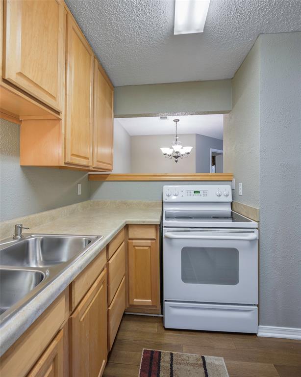 18333 Roehampton Drive 1412 Property Photo 10