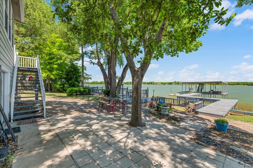 1128 W Lake Drive Property Photo 4
