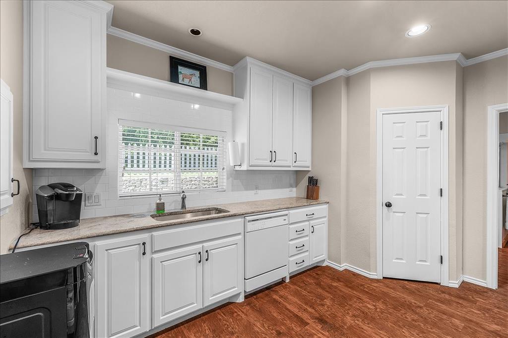1128 W Lake Drive Property Photo 11