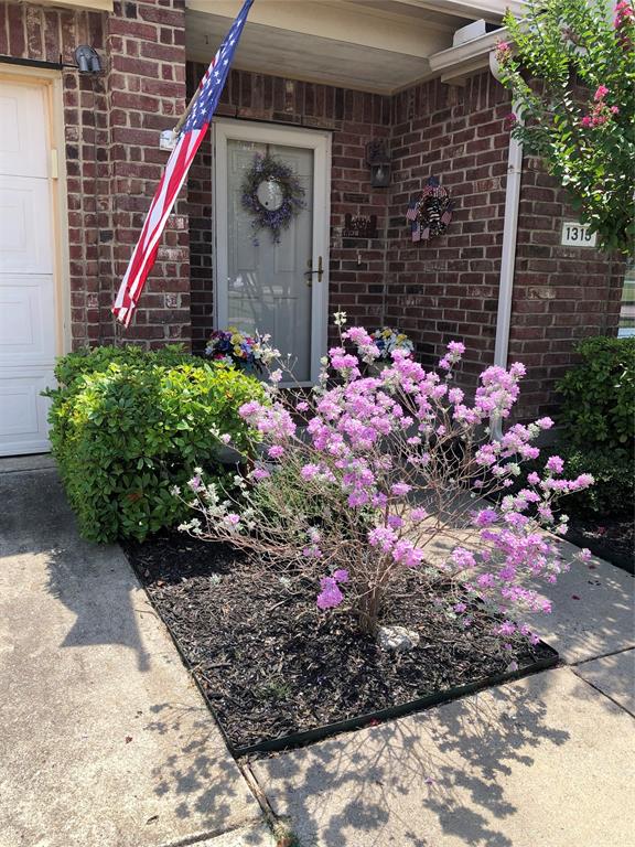 1315 Huntsville Drive Property Photo 2