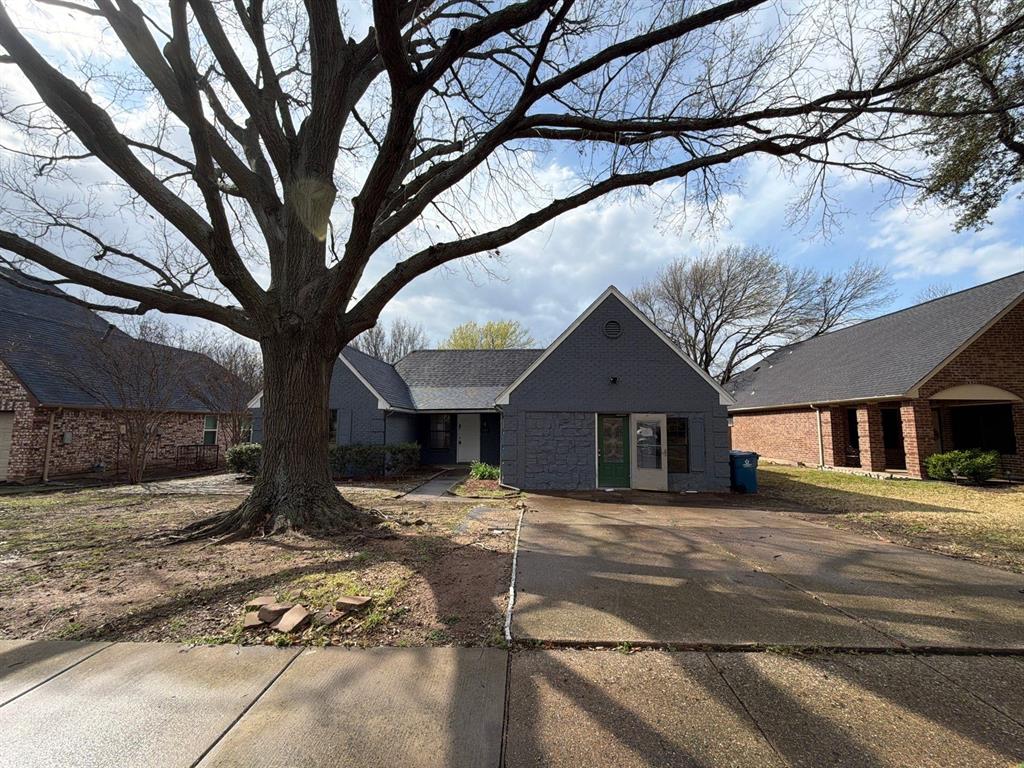 8105 Courageous Drive Property Photo 1