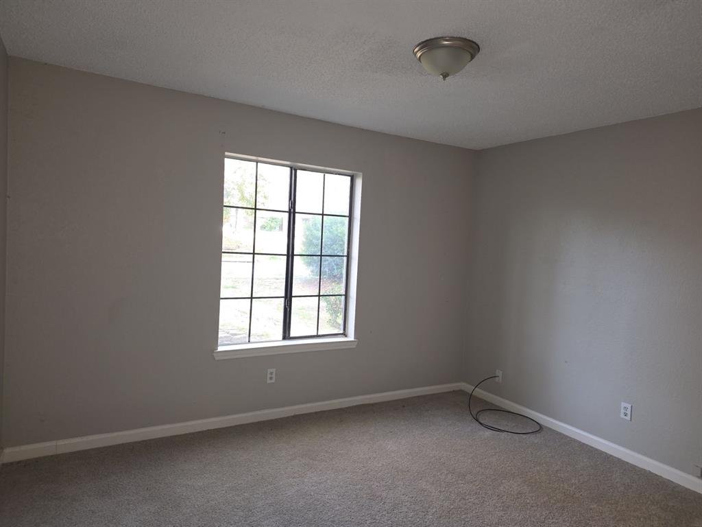 8105 Courageous Drive Property Photo 13