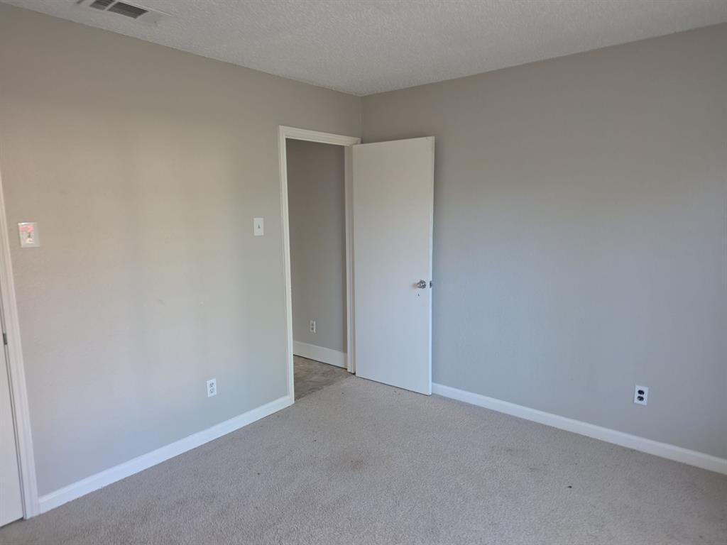 8105 Courageous Drive Property Photo 16
