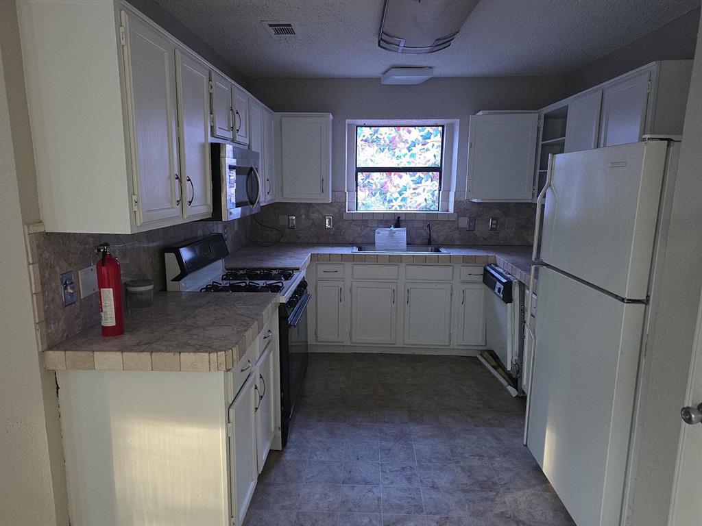 8105 Courageous Drive Property Photo 29