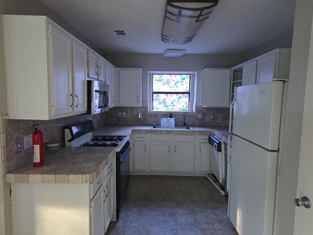 8105 Courageous Drive Property Photo 30