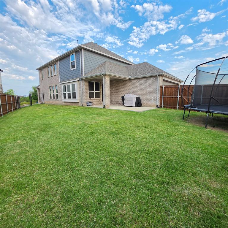 909 Carnation Drive Property Photo 3