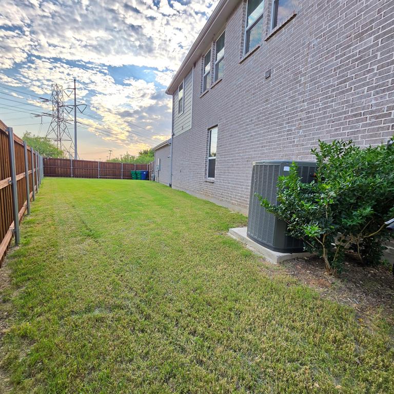 909 Carnation Drive Property Photo 4
