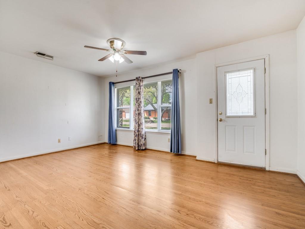 1818 N Place Property Photo 2