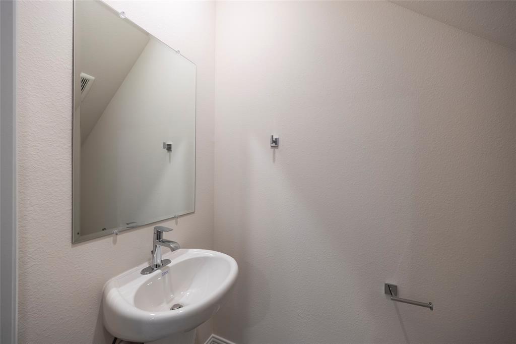 1530 Lake District Drive Property Photo 7