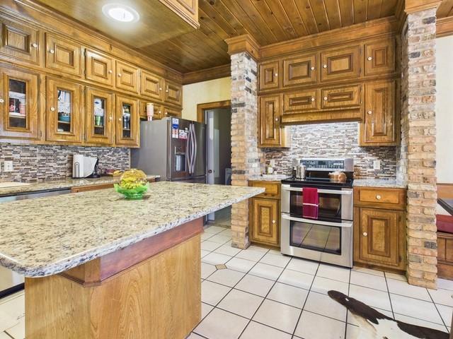 2382 Crystal Drive Property Photo 16