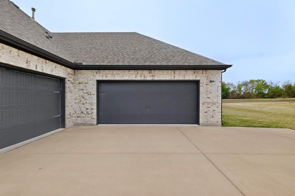 324 Ledstone Court Property Photo 6