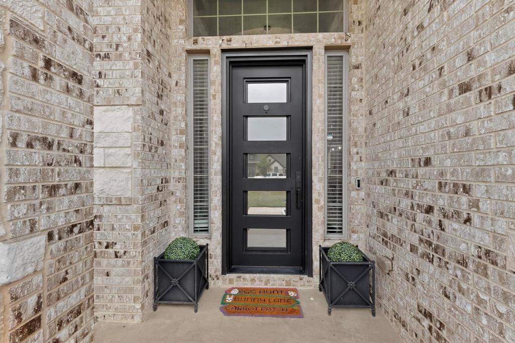 324 Ledstone Court Property Photo 7