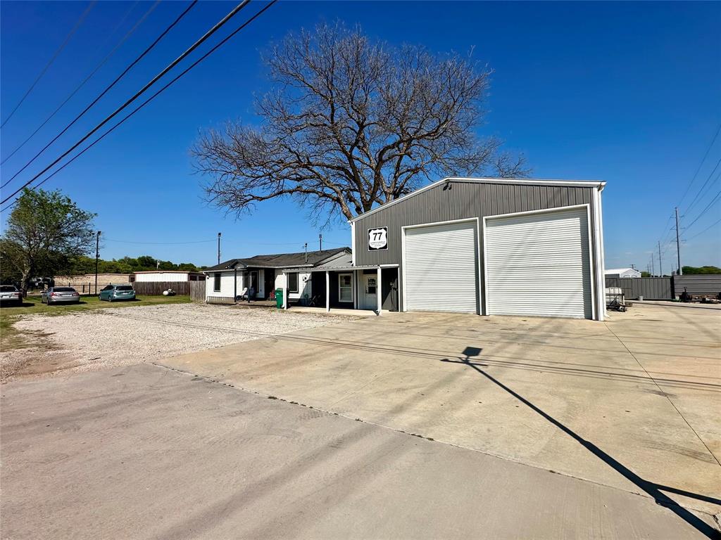 1103 N Lacy Drive Property Photo 1