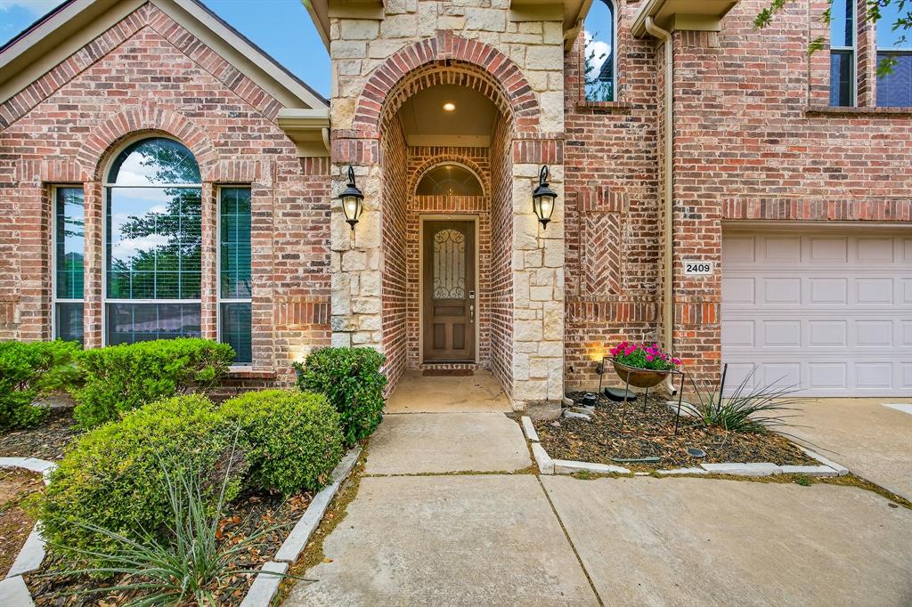 2409 Lakebend Drive Property Photo 1