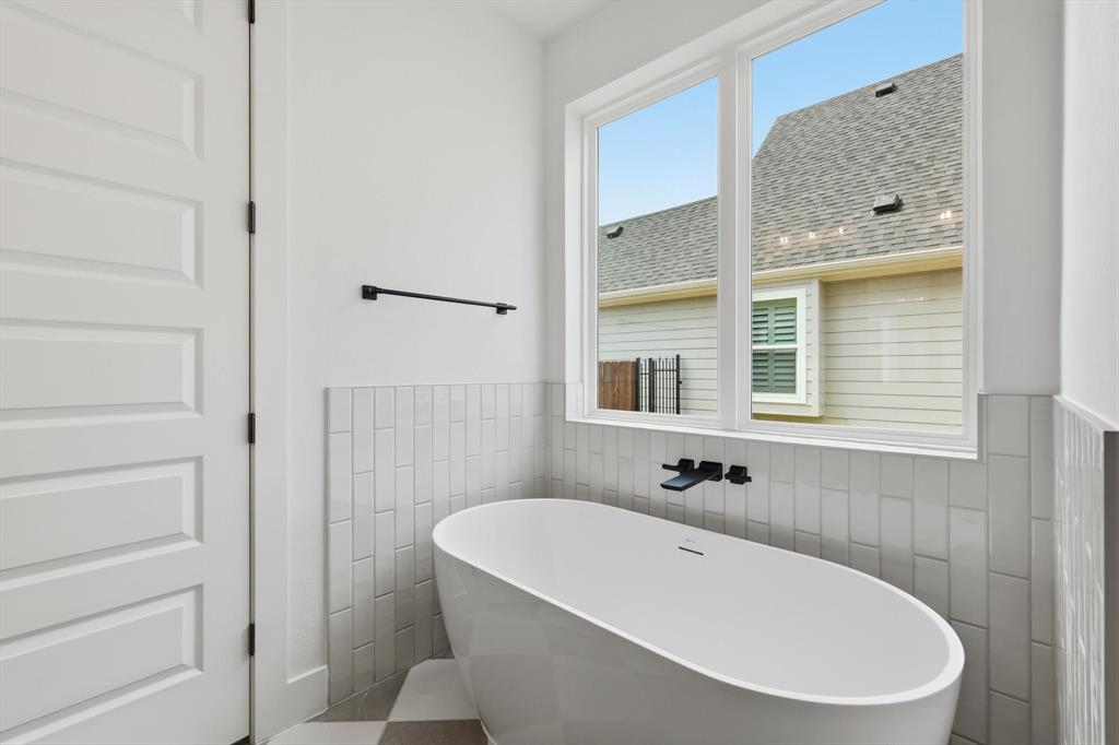 216 Village Way Property Photo 13