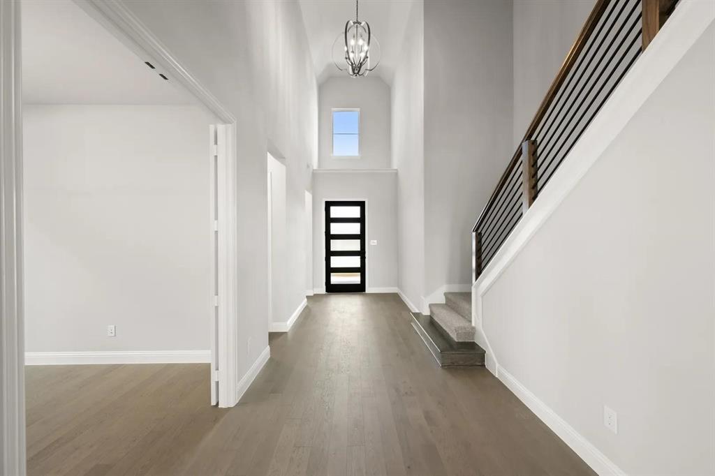 9512 Holly Blue Lane Property Photo 4