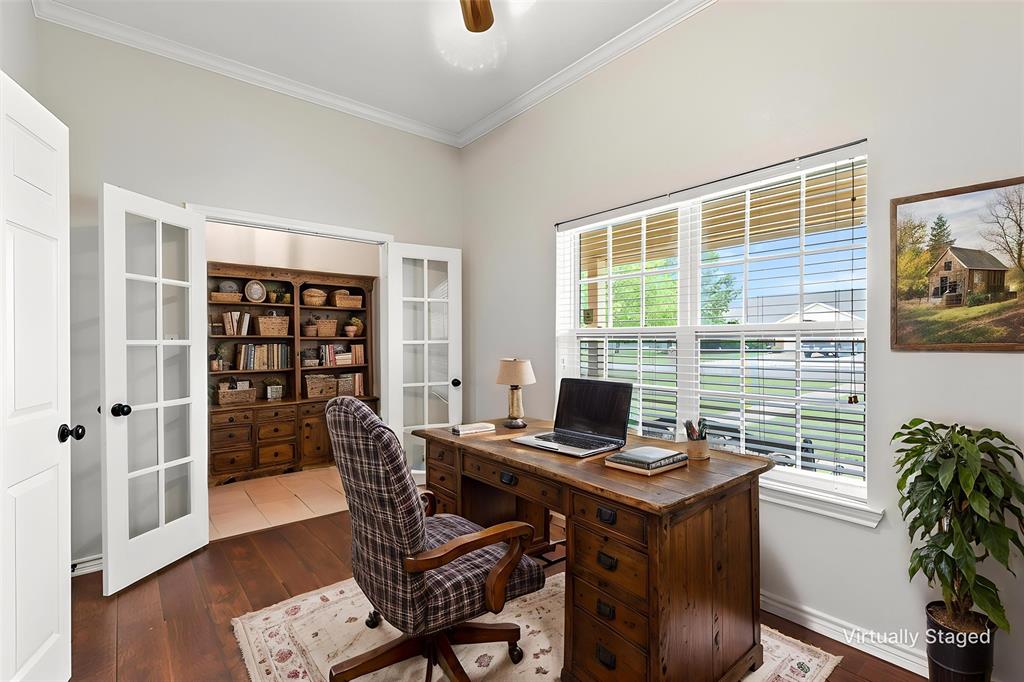 6581 Meadow Ridge Circle Property Photo 4