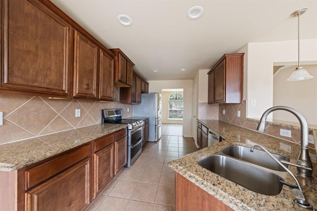 2022 Wellington Point Property Photo 9